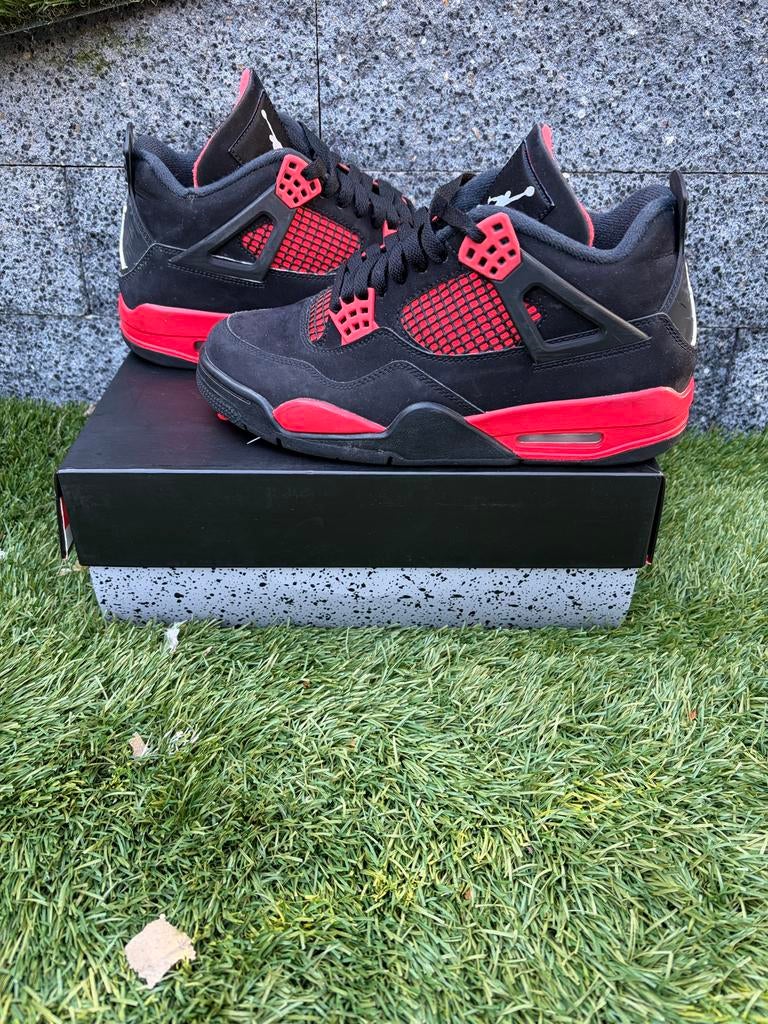 Jordan 4 red thunder retro (GS), Ophalen of Verzenden, Zo goed als nieuw, Zwart