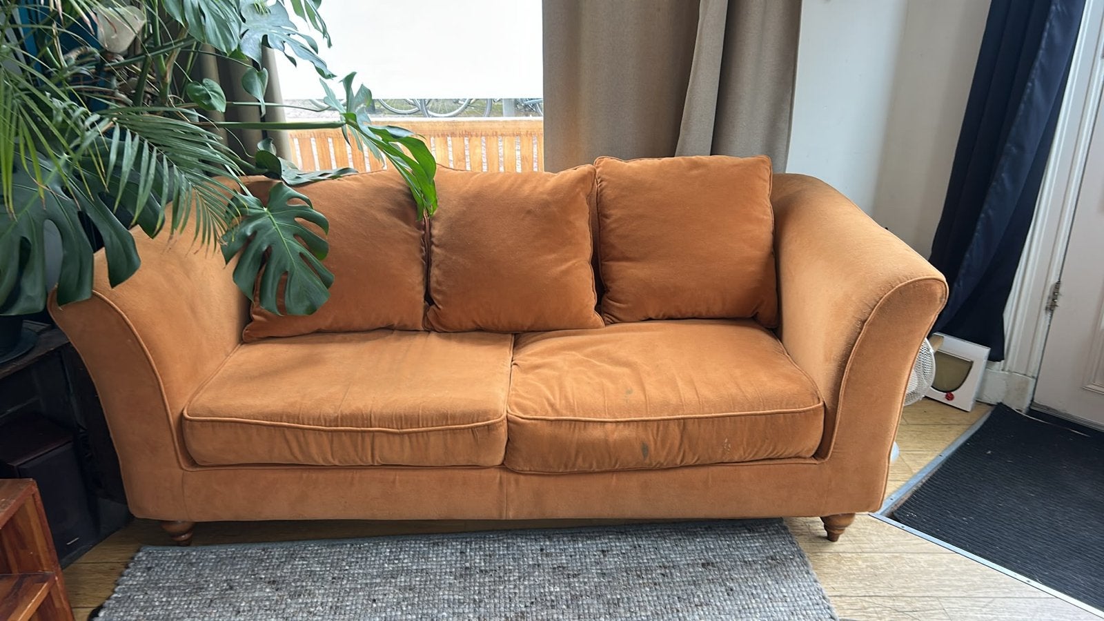 Gratis - Oranje 3-zits bank, Gebruikt, 150 tot 200 cm, Driepersoons, 75 tot 100 cm