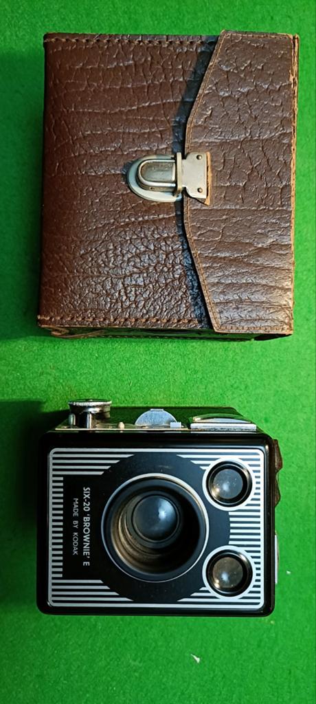 Kodak Brownie SX-20 E met originele tas, Verzamelen, Fotografica en Filmapparatuur, Ophalen of Verzenden, 1940 tot 1960, Fototoestel