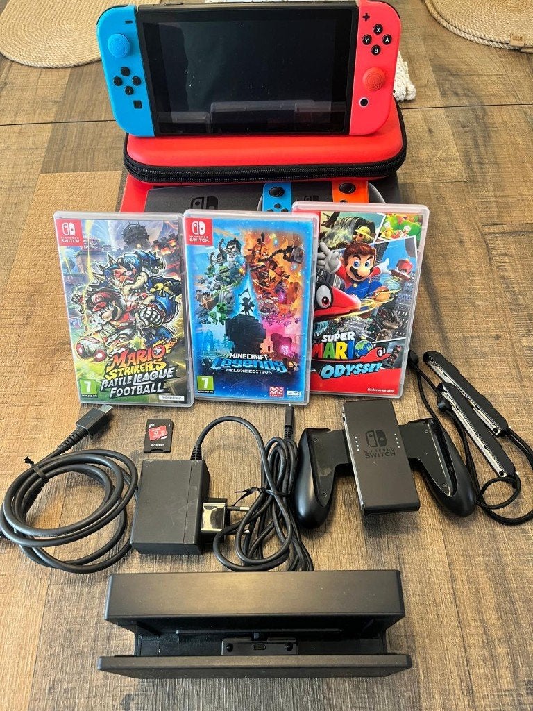 Nintendo Switch +3 Games + SD kaart, Met 2 controllers, Ophalen of Verzenden, Switch Original, Gebruikt