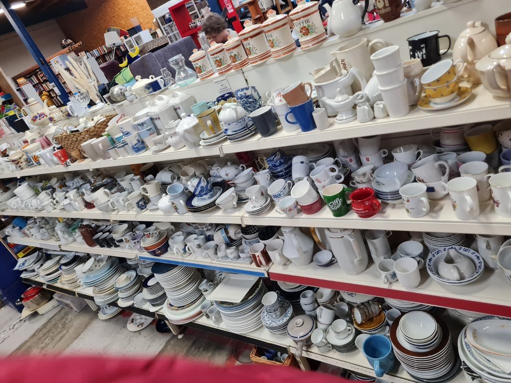 Serviesgoed Collectie bestaande uit borden, kommen, kopjes, Ophalen, Gebruikt, Onbekend, Aardewerk