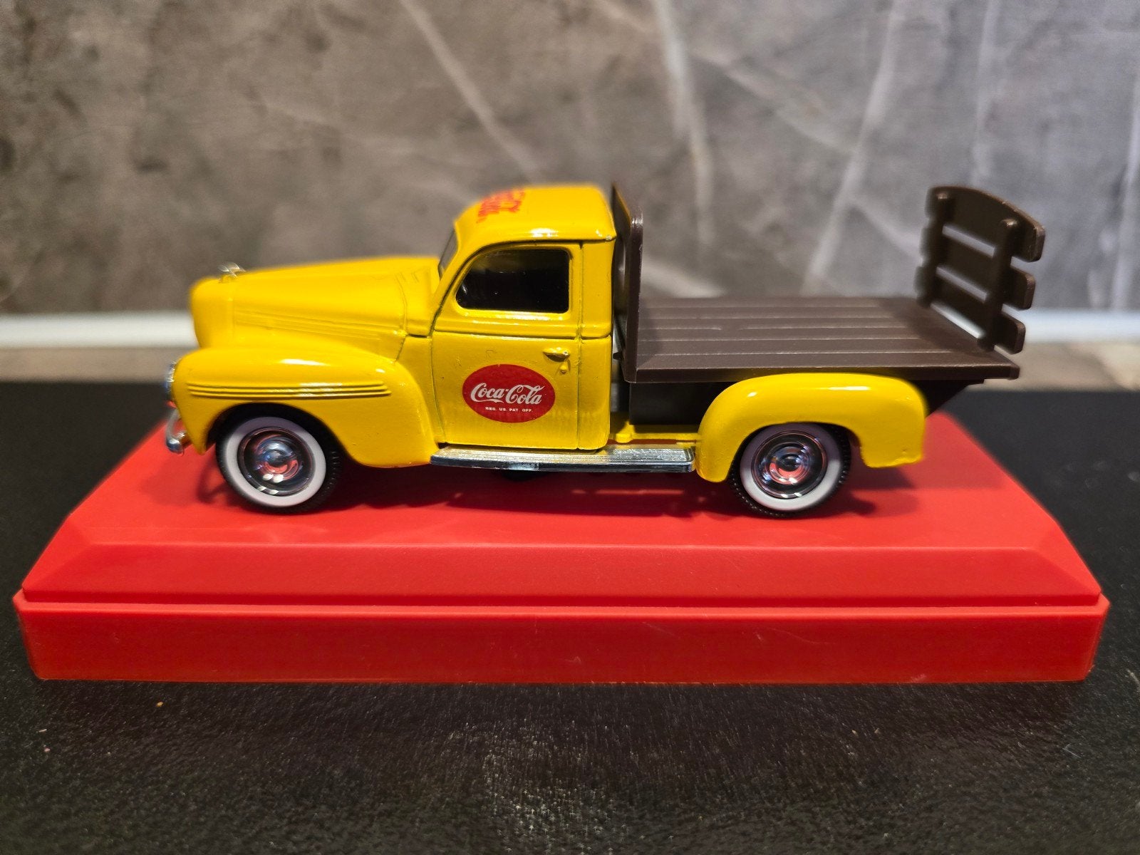Coca-Cola Dodge Flatbed Modelauto - Zo goed als nieuw, Ophalen of Verzenden, Zo goed als nieuw, Auto, Overige merken