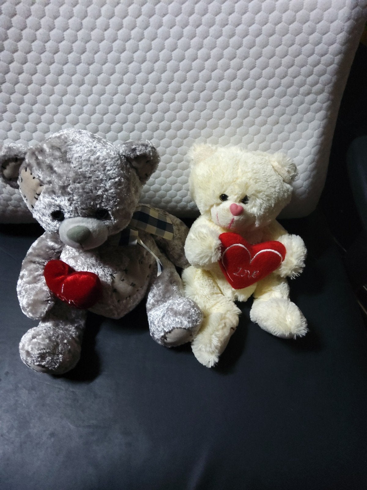 Twee schattige teddyberen met hartjes - Zo goed als nieuw, Kinderen en Baby's, Speelgoed | Knuffels en Pluche, Zo goed als nieuw