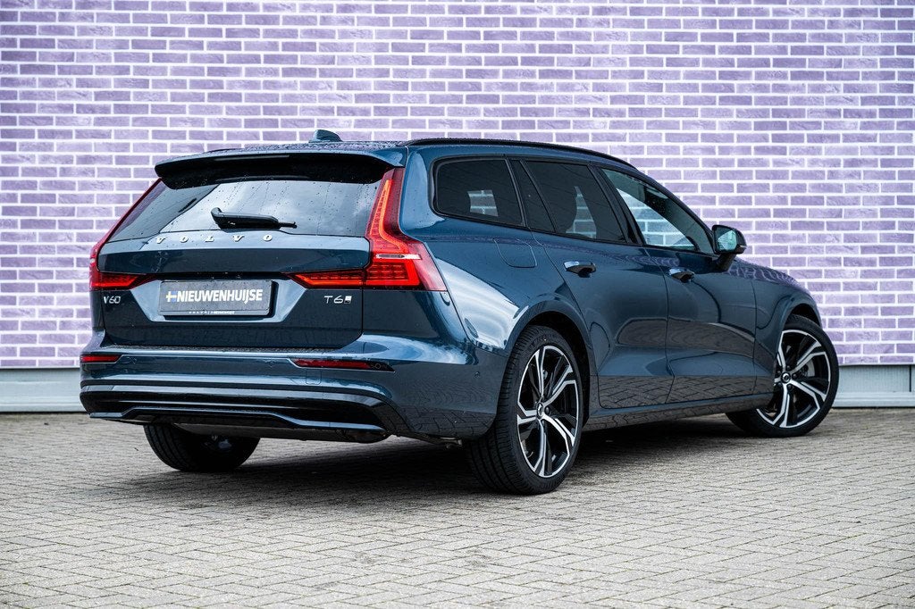 Volvo V60 T6 Plug-in hybrid AWD Ultra Dark | Schuif-/kanteld, Auto's, Automaat, 12 maanden, Stof, Blauw