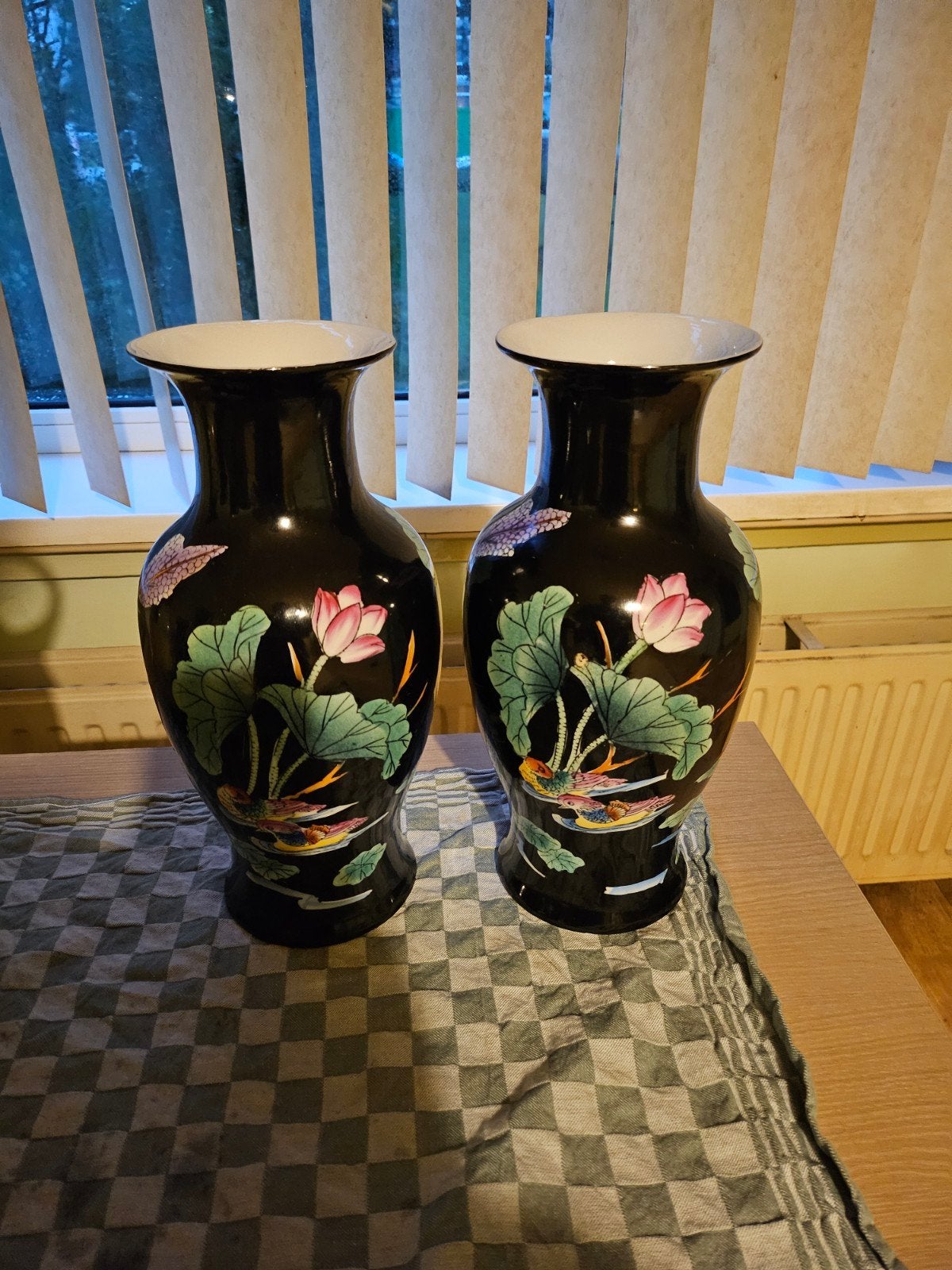 Set van 2 handgeschilderde Chinese porseleinen vazen, Antiek en Kunst, Ophalen of Verzenden