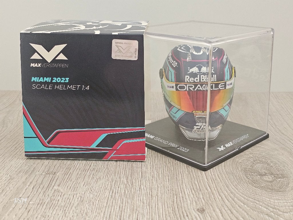 Helm 1:4, M. Verstappen # 1, GP Miami 2023. <NIEUWSTAAT>, Ophalen of Verzenden, Zo goed als nieuw, Formule 1