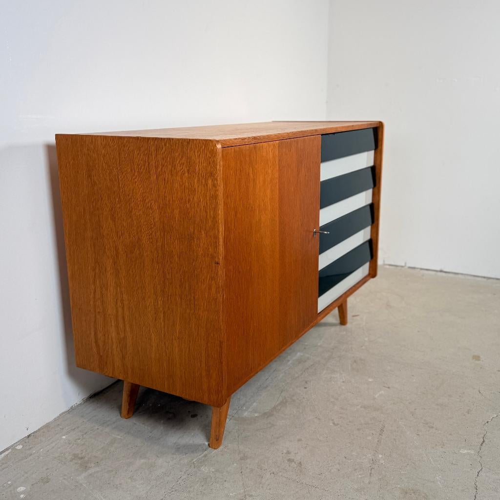 Sideboard U458 by Jiří Jiroutek, zwart met witte lades, Ophalen of Verzenden, Zo goed als nieuw, 25 tot 50 cm, Met deur(en)