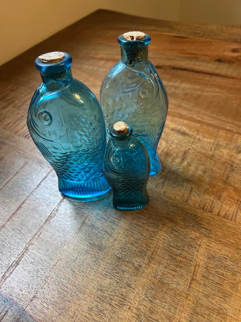 Blauwe visvormige flesjes - set van 3, Huis en Inrichting, Woonaccessoires | Vazen, Gebruikt, Blauw, Ophalen of Verzenden, Glas