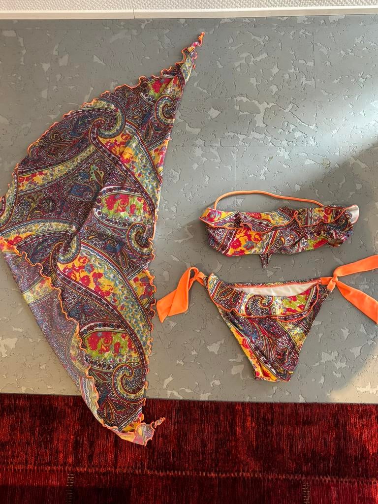 Fun&Fun bikini met bijpassend pareo 10 jaar, Ophalen of Verzenden, Zo goed als nieuw, Meisje, Bikiniset