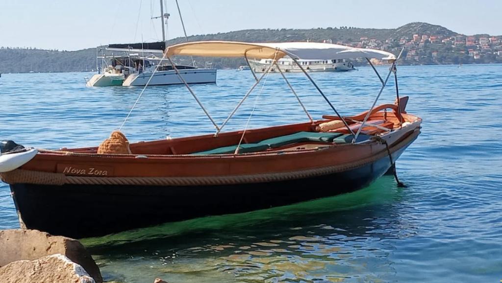 Lobster 21,5, Watersport en Boten, Sloepen, Zo goed als nieuw, Benzine, Hout, Buitenboordmotor, Ophalen