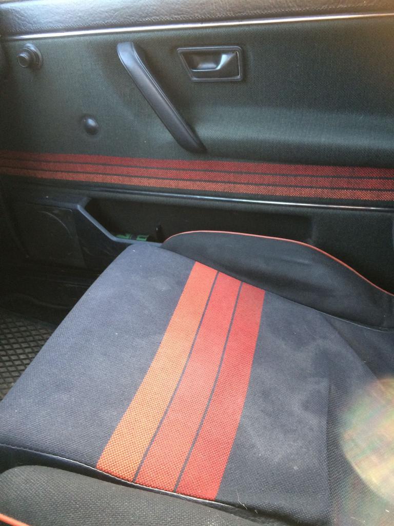 Gezocht : Vw golf gti 1984 . Deurkaarten/bekleding, Auto-onderdelen, Interieur en Bekleding, Ophalen of Verzenden, Gebruikt