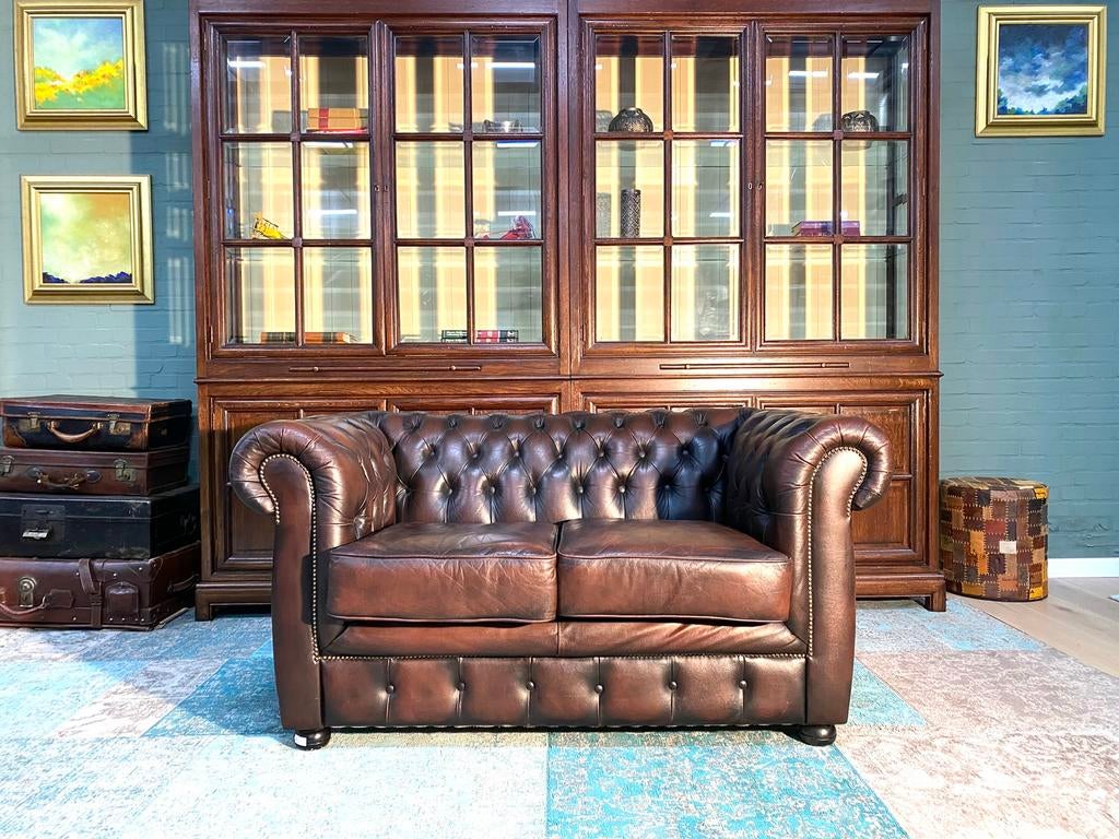 Klassiek Engels Chesterfield bankje bruin gevlamd, Gebruikt, 125 cm of meer, Leer, Ophalen of Verzenden