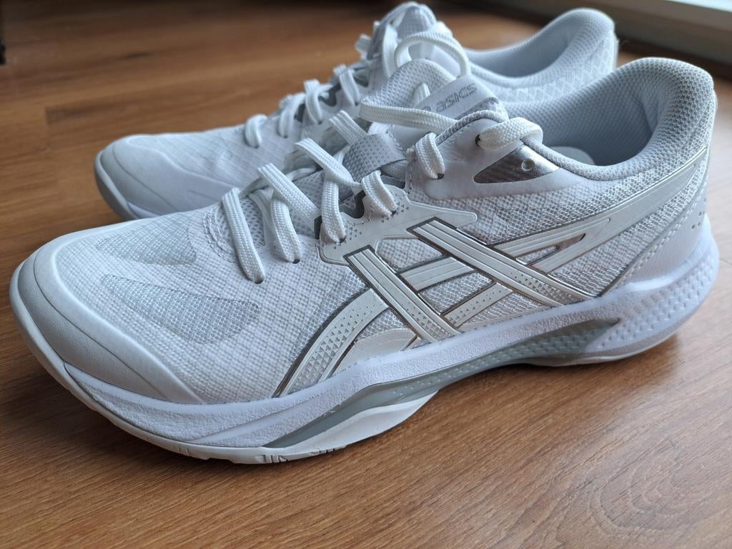 Asics Gel Tactic 13 Maat 39 - Nieuwstaat!, Kleding | Dames, Schoenen, Zo goed als nieuw, Sportschoenen, Wit, Ophalen of Verzenden