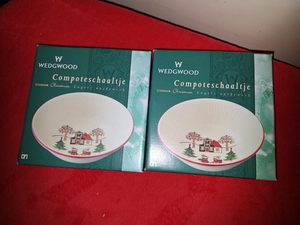 2 Wedgwood Windsor Christmas AH Kerst Compoteschaaltje Pap, Ophalen of Verzenden, Nieuw, Wedgwood, Schaal of Schalen