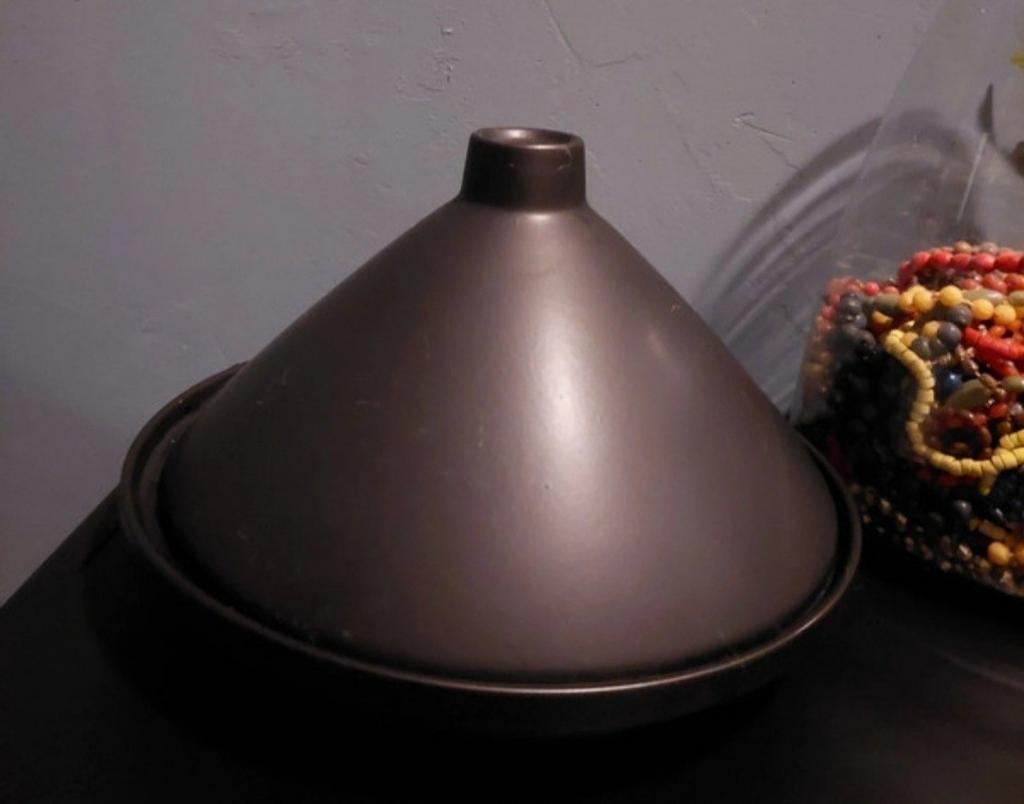 Tajine om eten in te serveren., Ophalen of Verzenden, Overige stijlen, Schaal of Schalen