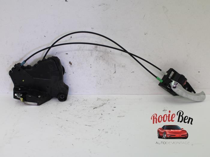 Deurslot Mechaniek 4Deurs links-voor van een Toyota Rav-4, Gebruikt, -, -, Ophalen of Verzenden