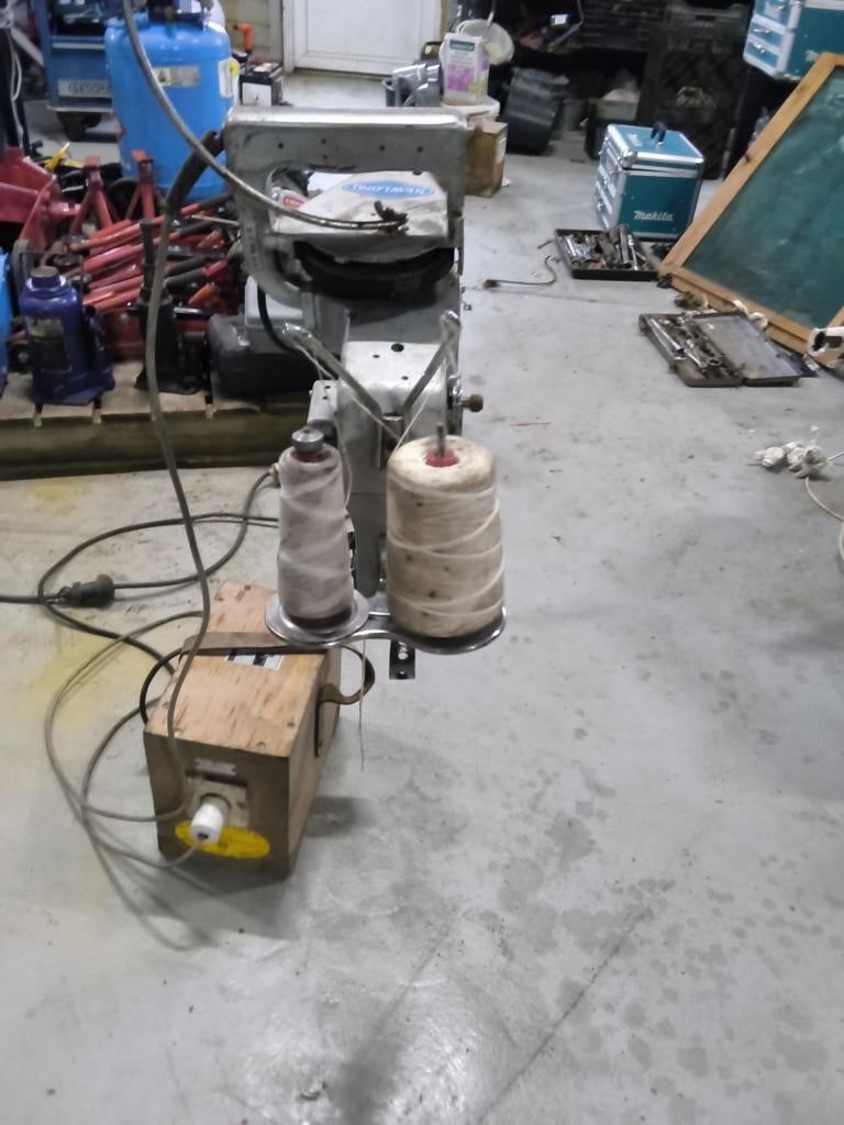 Newlong naaimachine met balans, Zakelijke goederen, Ophalen