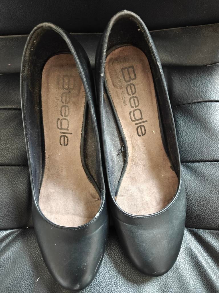 Pumps zwart, Beegle,  halfhoge blokhak. 40H, Ophalen of Verzenden, Zo goed als nieuw, Zwart