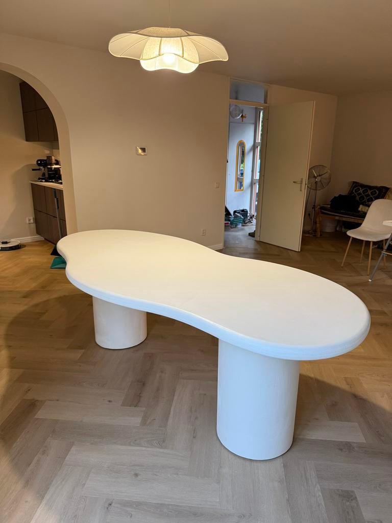 Beton ciré tafel organisch op maat, Ophalen, 100 tot 150 cm, Zo goed als nieuw, Vijf personen of meer
