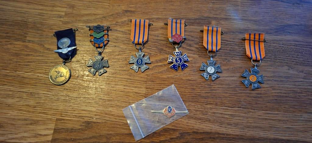 Vintage onderscheidingen / medailles, Postzegels en Munten, Penningen en Medailles, Ophalen of Verzenden, Overige materialen