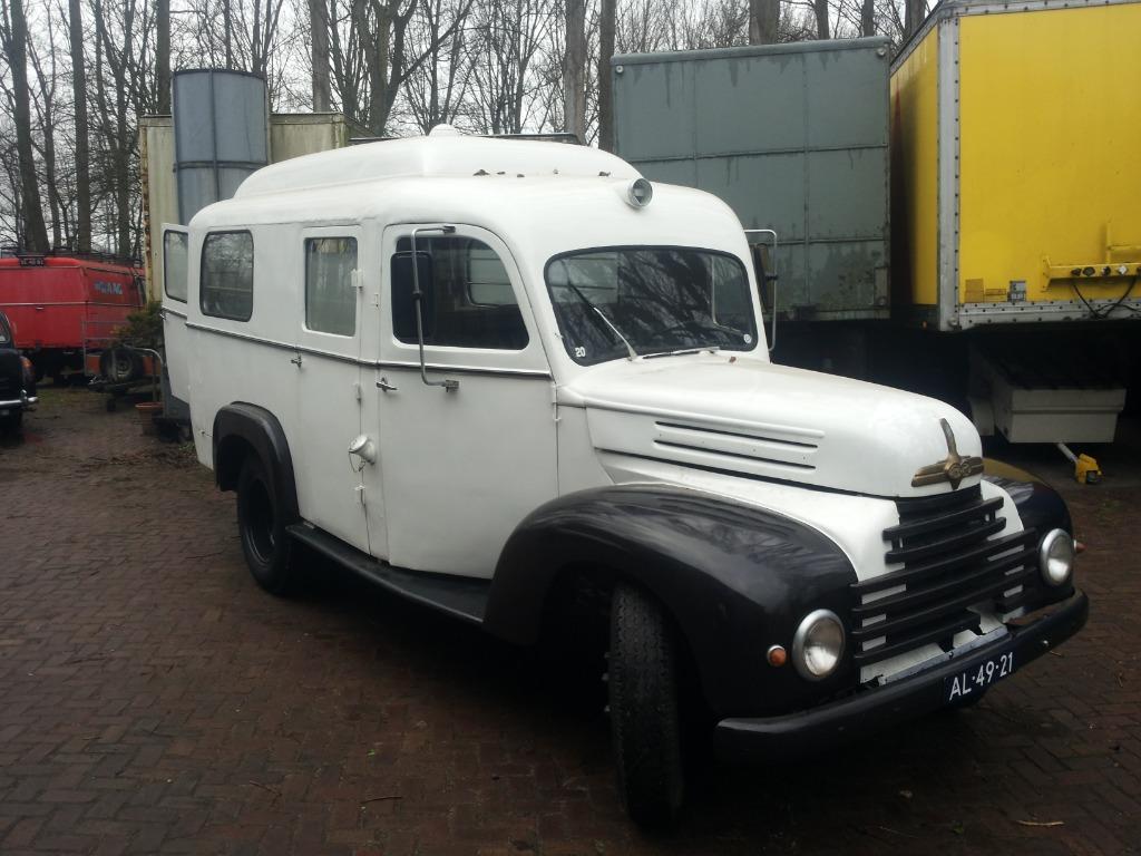 Foto 19 van foodtruck DJ-boot schoolbus te huur