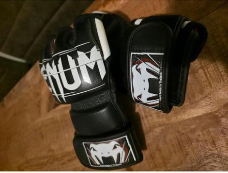 MMA | Venum, Ophalen of Verzenden, Zo goed als nieuw, Bokshandschoenen