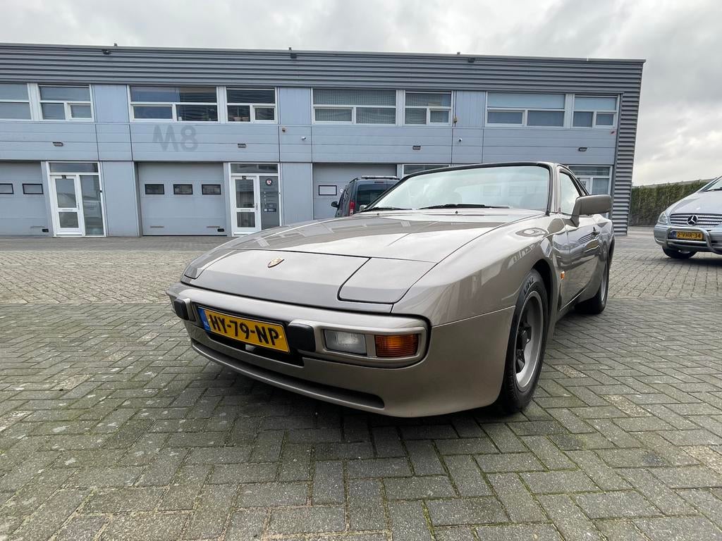 Porsche 944 2.5 Coupe 1982 Beige, Auto's, 4 cilinders, Origineel Nederlands, Handgeschakeld, Particulier