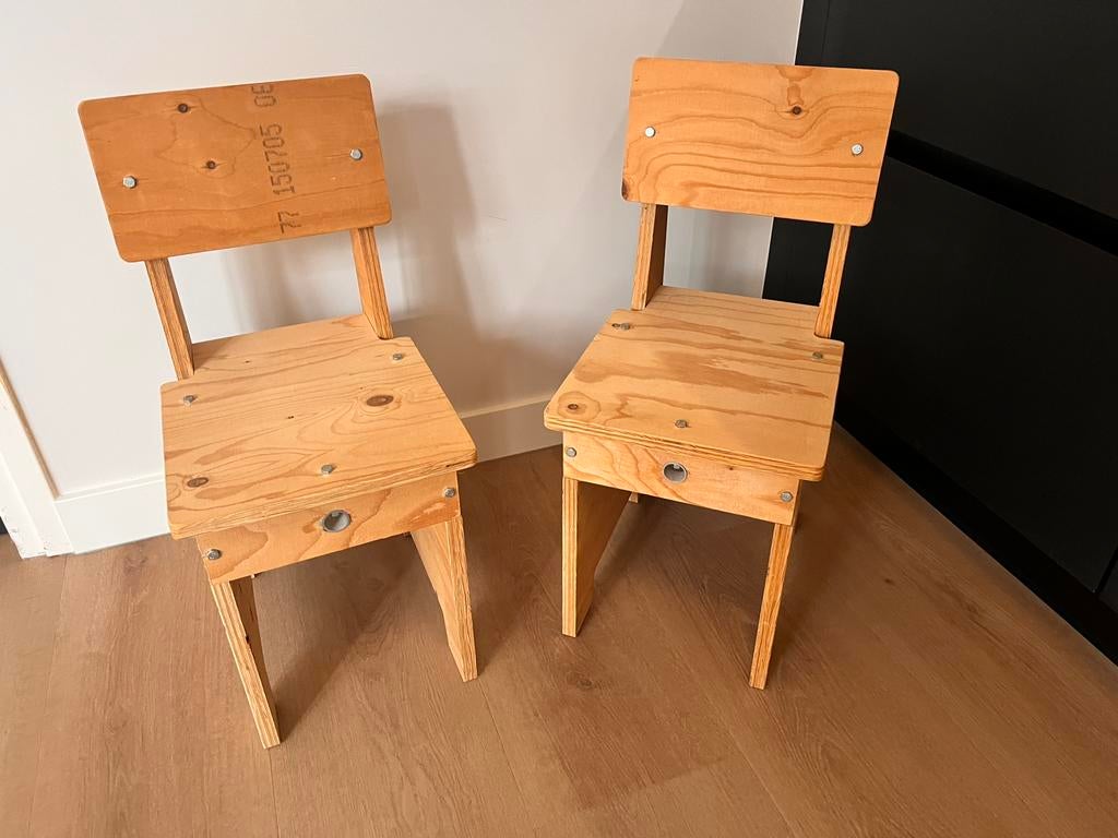 Piet Hein Eek Crisis kinderstoel- Set van 2, Huis en Inrichting, Stoelen, Gebruikt, Twee, Hout, Bruin, Ophalen of Verzenden