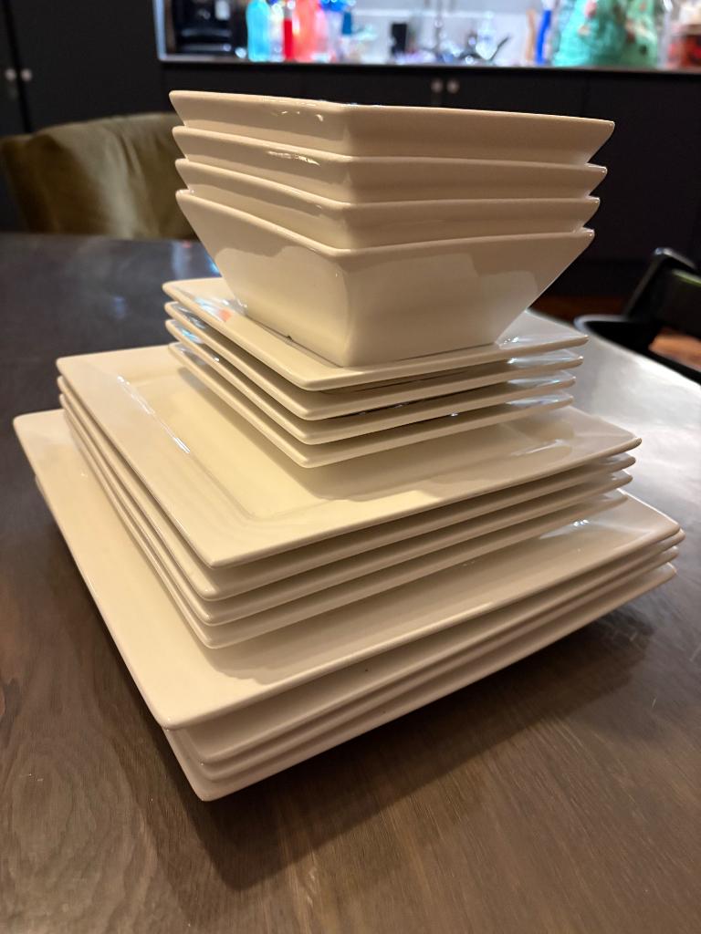Bordenset, Huis en Inrichting, Keuken | Servies, Ophalen, Zo goed als nieuw, Bord(en), Overige stijlen