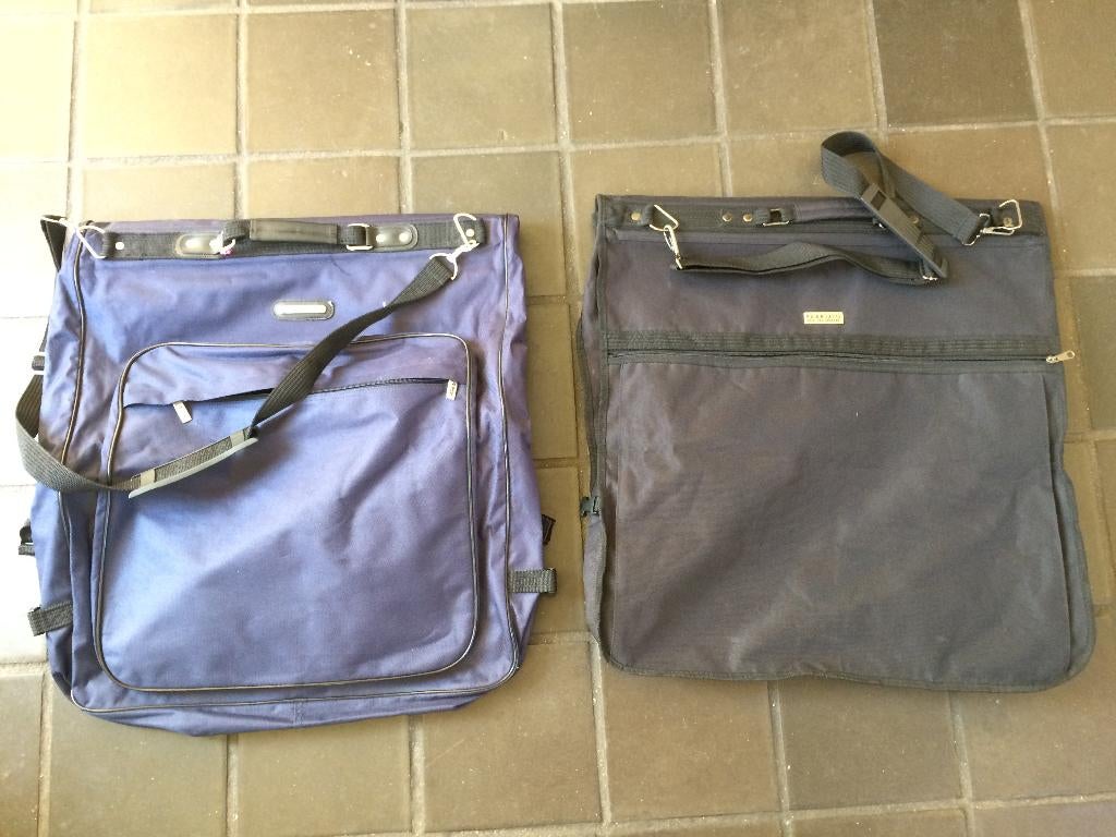 Twee kledingtassen kledingtas reistassen gestreken kleding, Gebruikt, 20 tot 30 cm, Zwart, Minder dan 35 cm