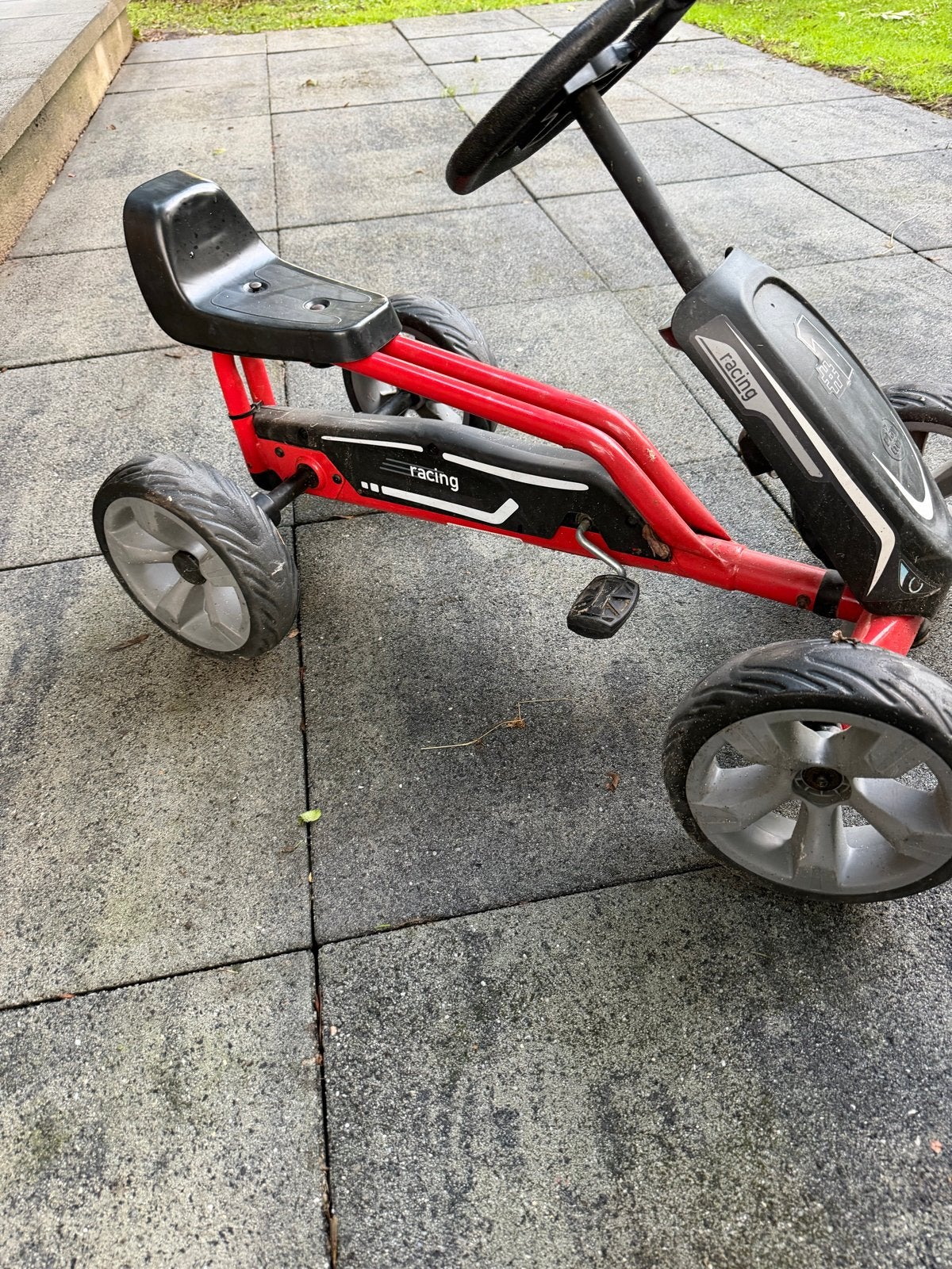 Rode skelter met 'racing' details