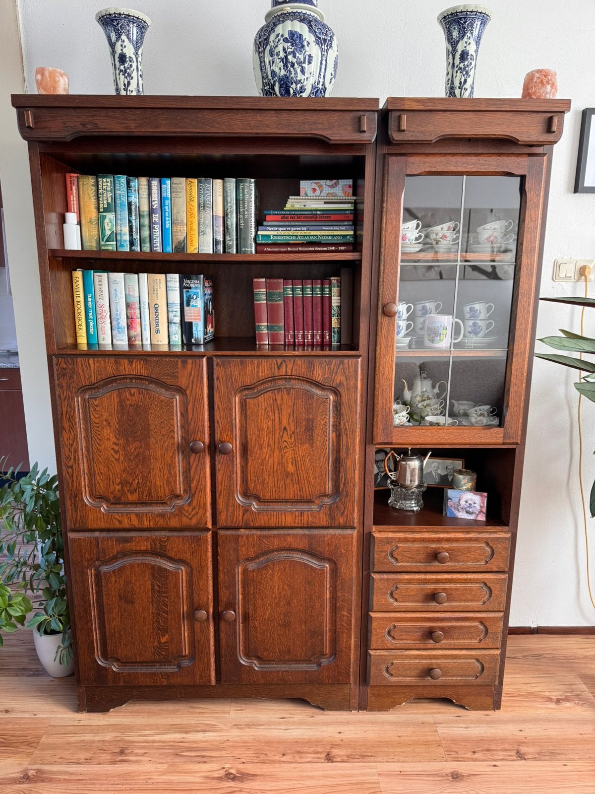 Foto 2 van Driedelige vintage jaren 70 kast
