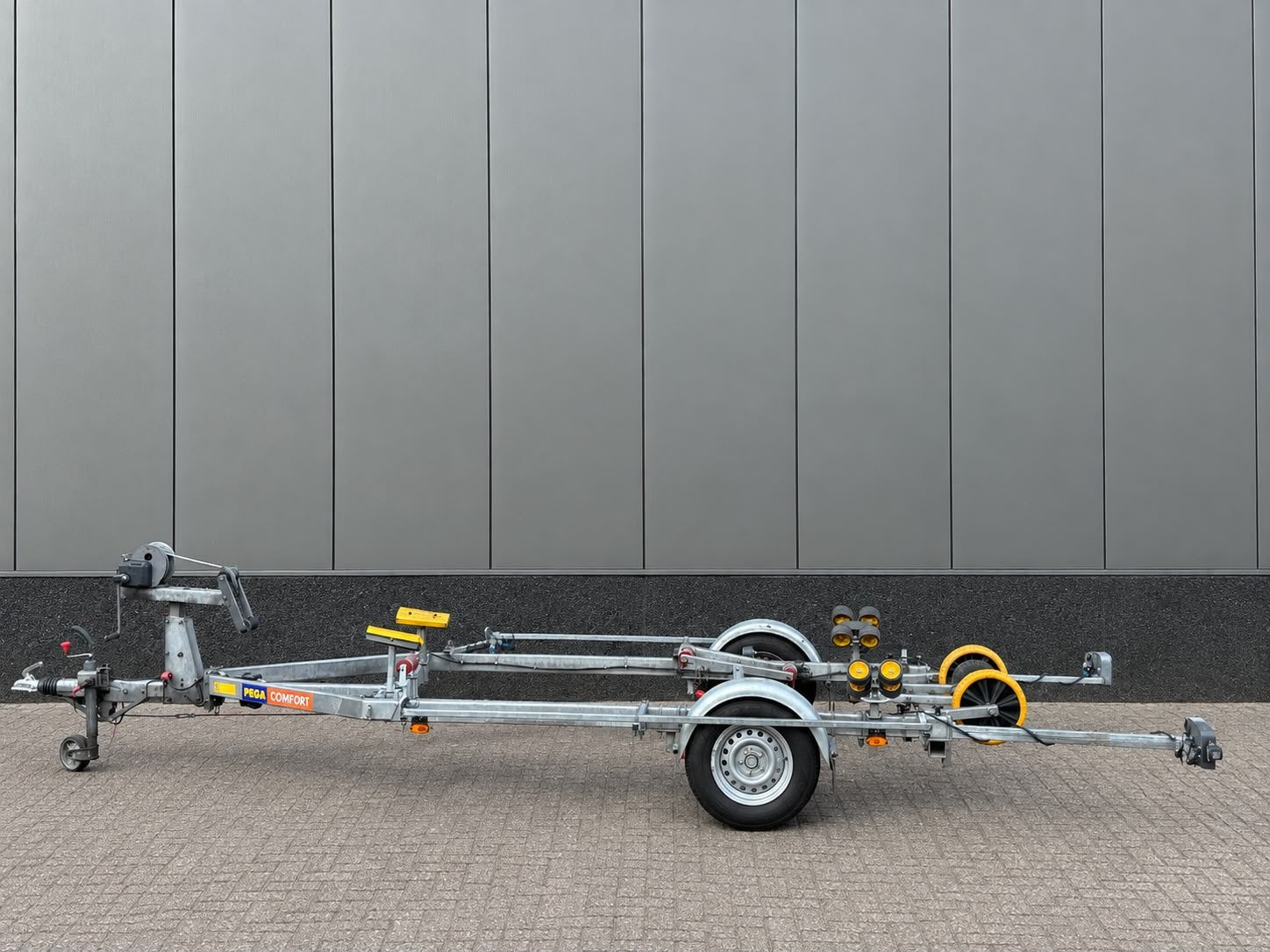 Pega SH1350-600 | Waterdichte verlichting | Kantelbaar, Watersport en Boten, Ophalen, Minder dan 1500 kg, Minder dan 6 meter, Zo goed als nieuw