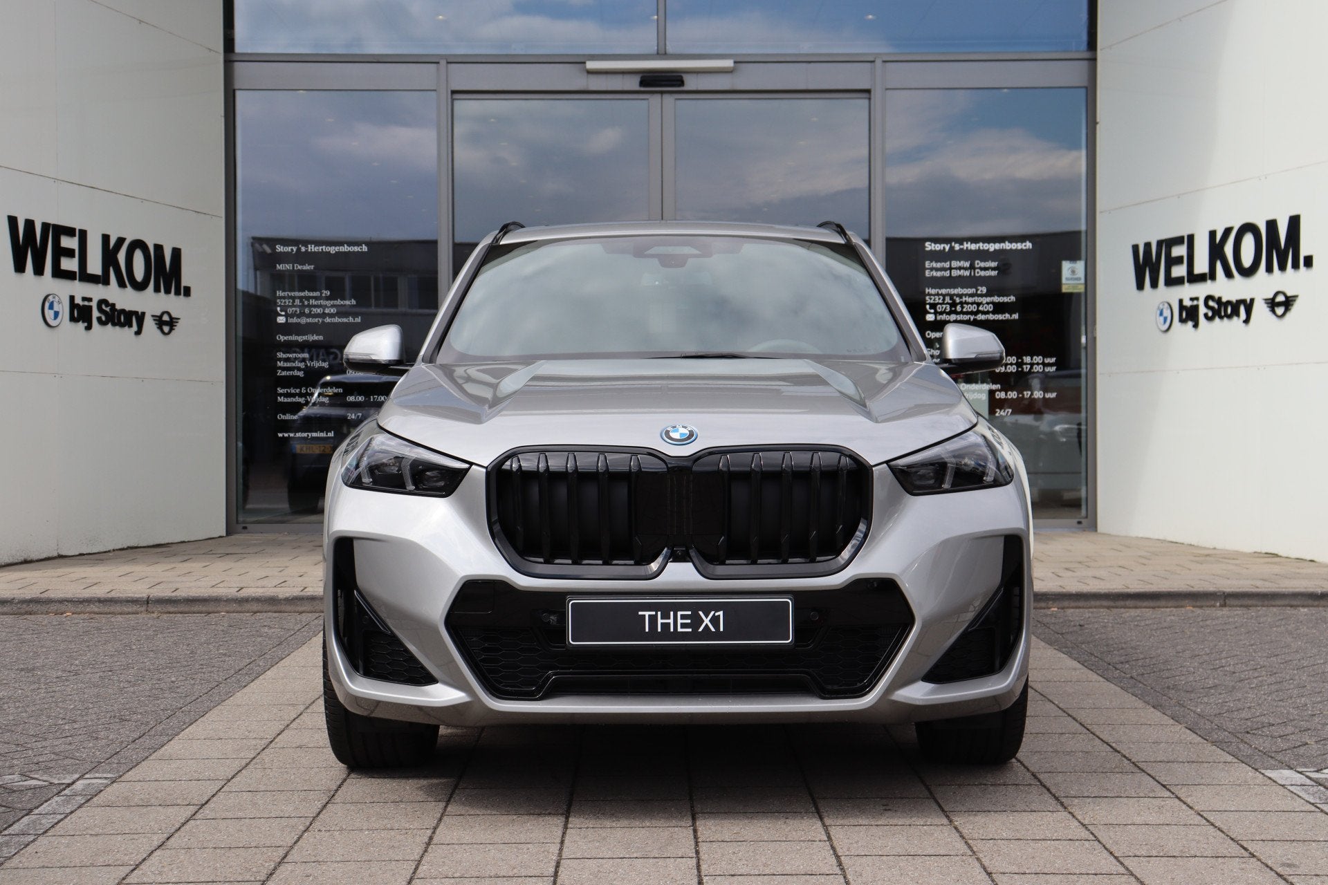 BMW X1 xDrive25e M Sport Automaat / Panoramadak / Trekhaak /, Auto's, Dealer onderhouden, Zwart, Bedrijf, 3 cilinders