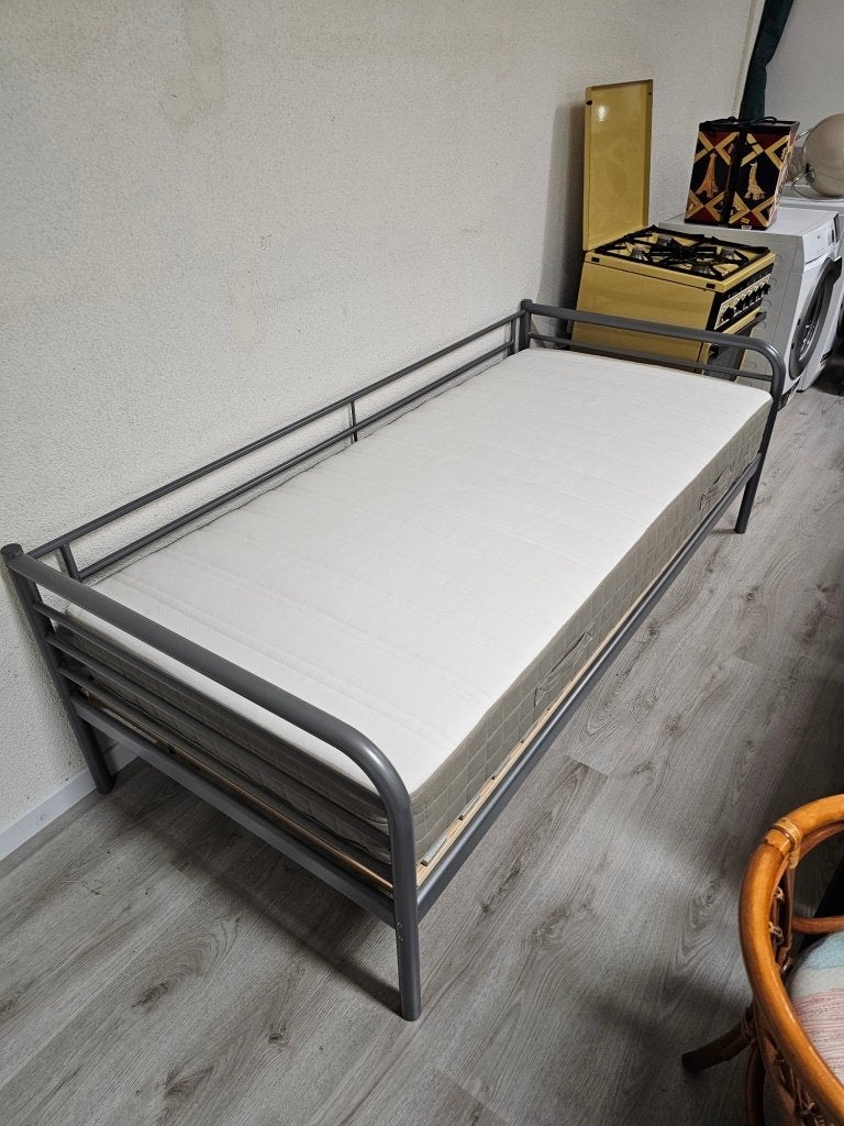 Ikea bed met matras voor €60,-, Ophalen, Gebruikt, Eenpersoons, Wit