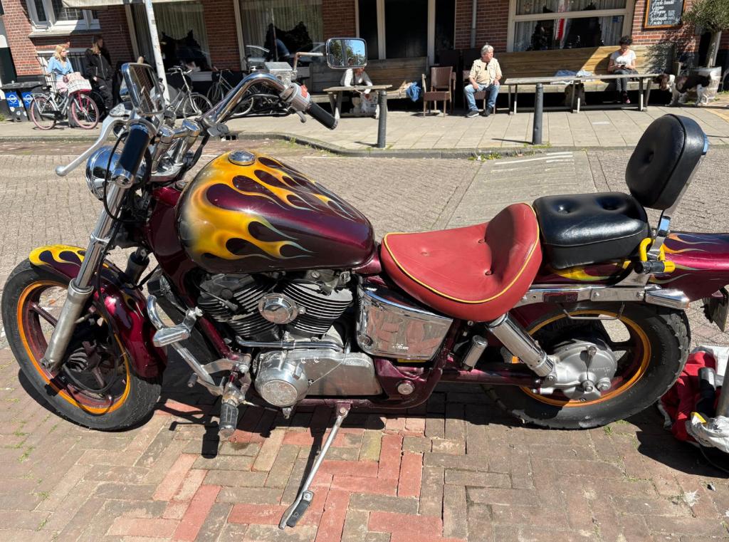Honda VT1100C with flames, Motoren, 2 cilinders, 1099 cc, Chopper, Gebruikt