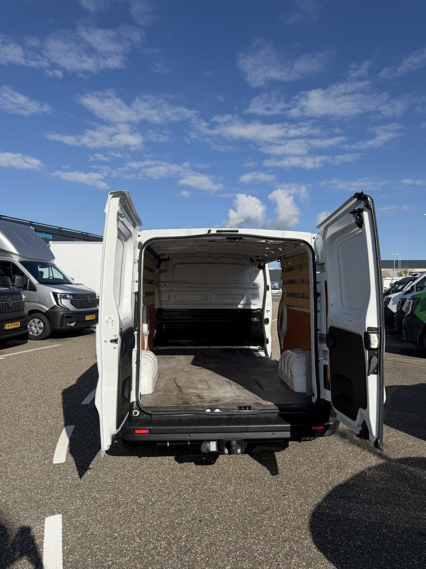 Foto 6 van Renault Trafic L2H1 | Work Edition| Trekhaak | Camera | Navi
