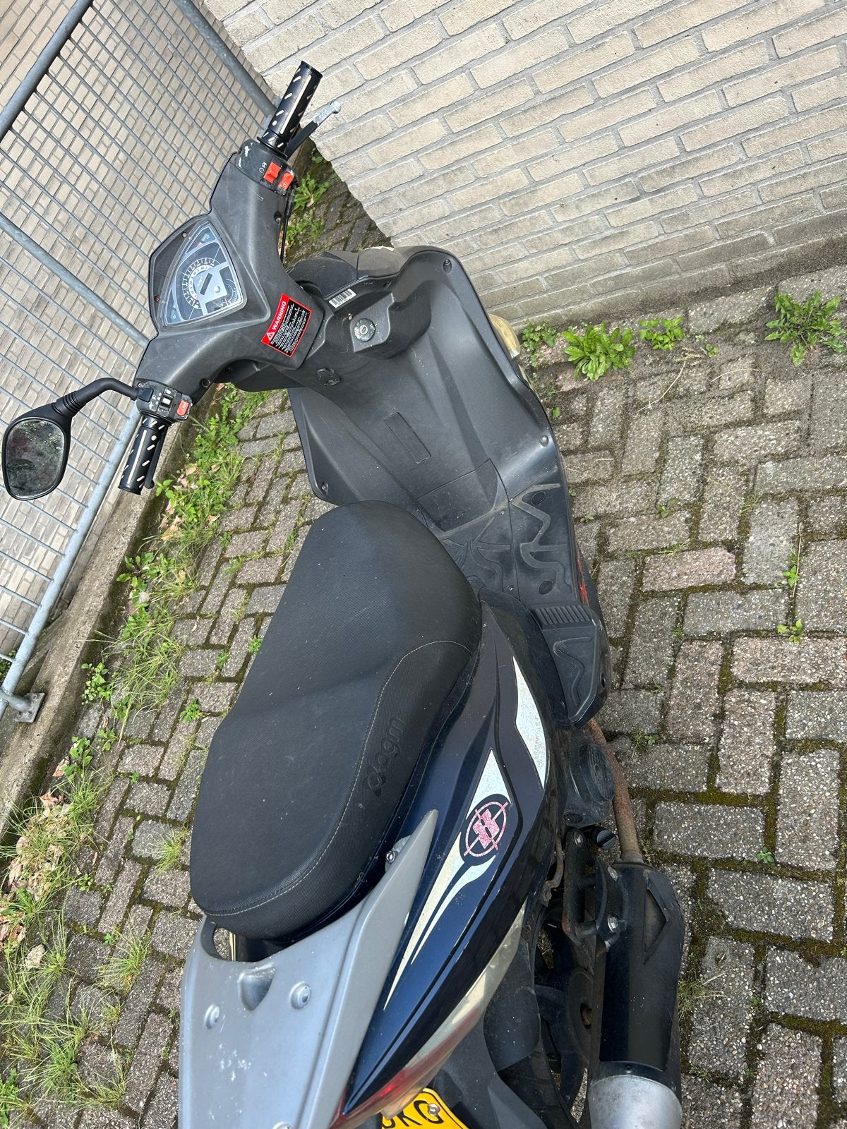 AGM R8 scooter - Zwart/Grijs/Blauw, Fietsen en Brommers, Snorfietsen en Snorscooters, Ophalen, Gebruikt, Benzine, Overige merken