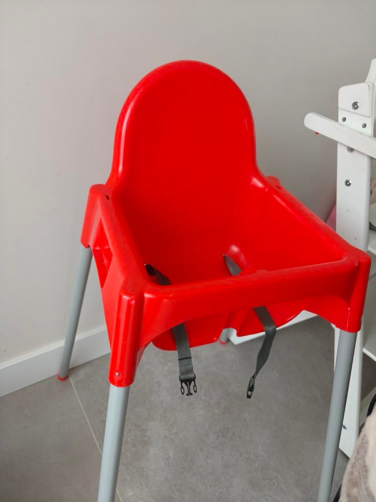Rode kinderstoel met gordel, Ophalen of Verzenden