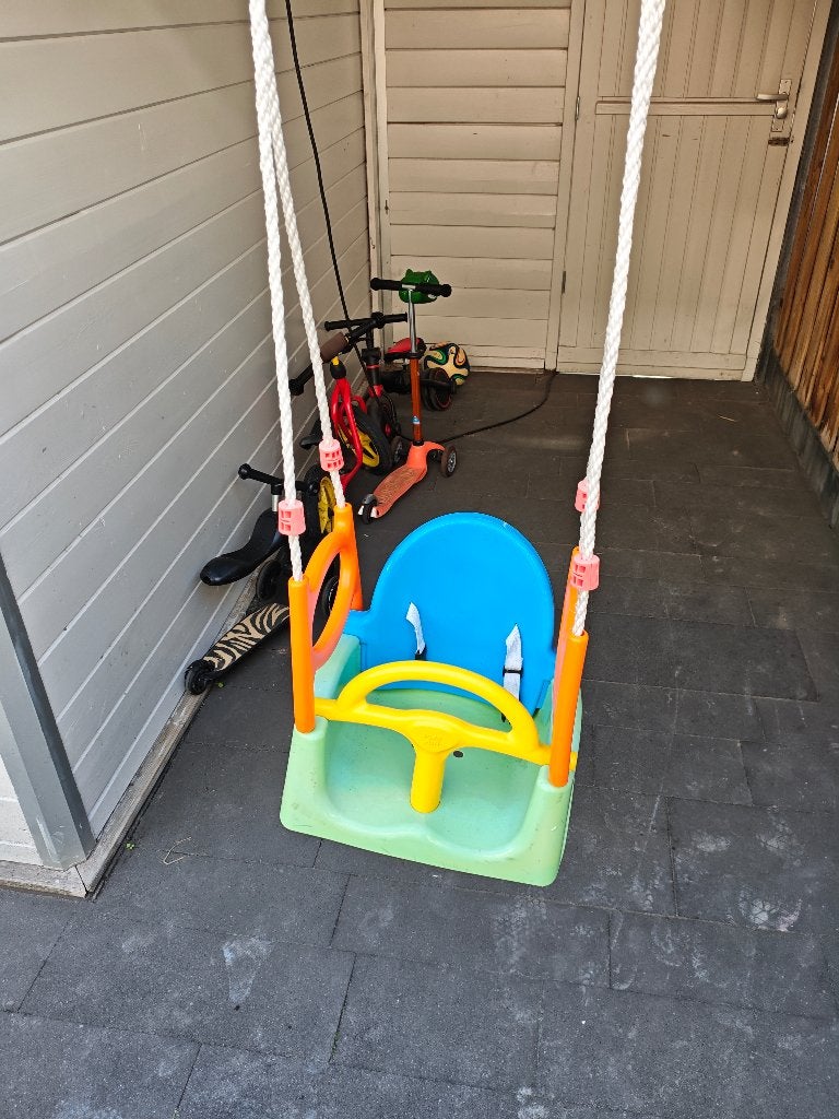 Kleurrijke babyschommel met veiligheidsgordel, Kinderen en Baby's, Speelgoed | Buiten | Speeltoestellen, Ophalen of Verzenden