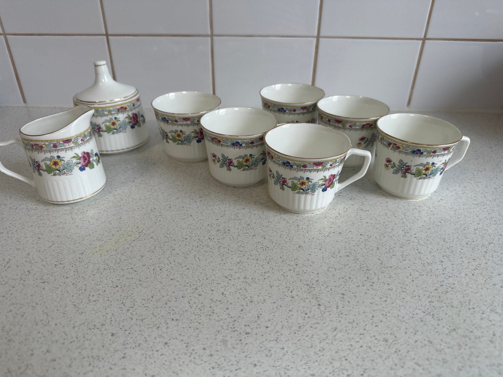 Vintage IRELAND Bone China theekopjes set met suikerpot en m, Ophalen of Verzenden