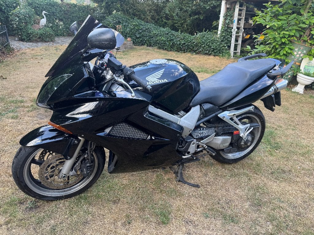 Foto 5 van VFR 800 V-TEC voor onderdelen of ruilen