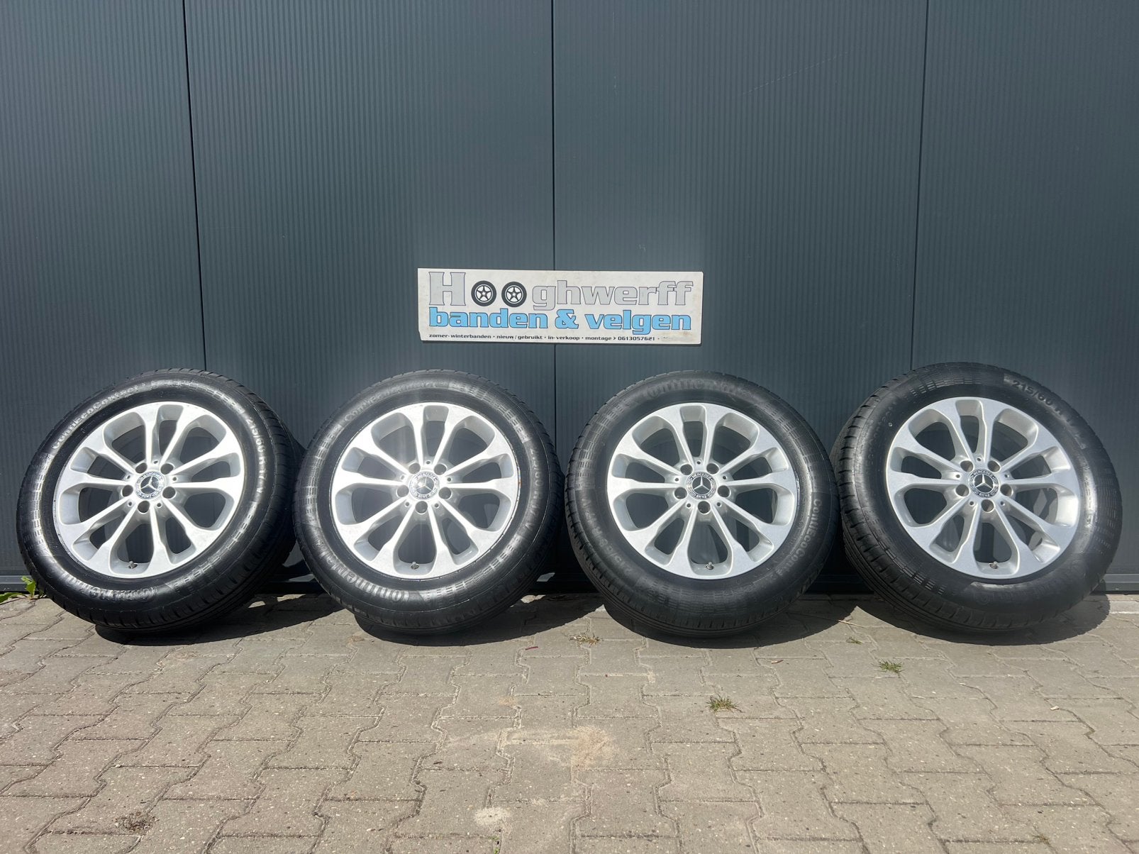 17 inch 5x112 originele Mercedes GLA velgen + Continentals, Hooghwerff banden & velgen, Jacob Lemairestraat 26, Banden en Velgen