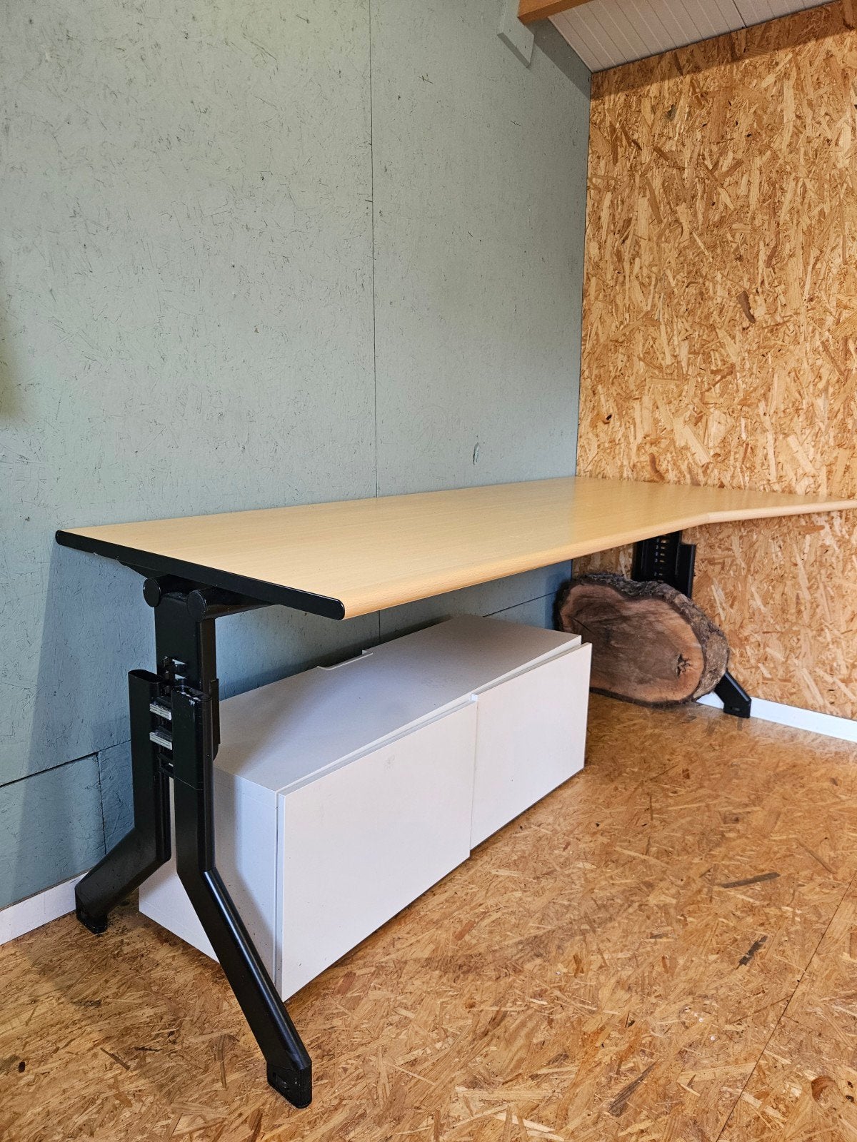 Stevig bureau van 2 meter breed, Huis en Inrichting, Bureaus, Ophalen, In hoogte verstelbaar, Zo goed als nieuw, 200 cm