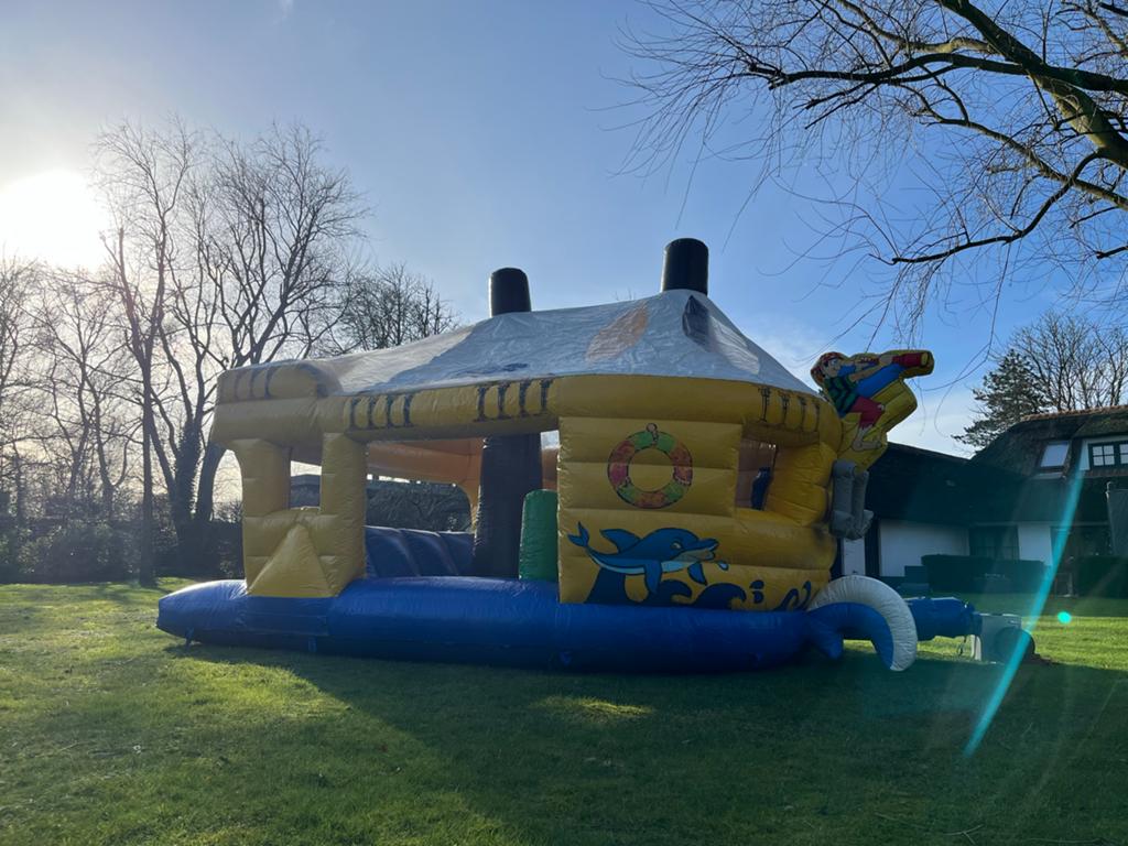 Piraten Springkussen te huur - 5x7m, 3,5m hoog, Ophalen, Zo goed als nieuw, Overige