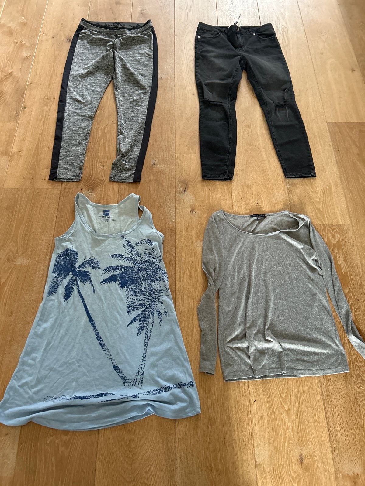 Kledingpakket: 4 items (legging, jeans, pyjama , shirt), Ophalen, Zo goed als nieuw, Maat 38/40 (M)
