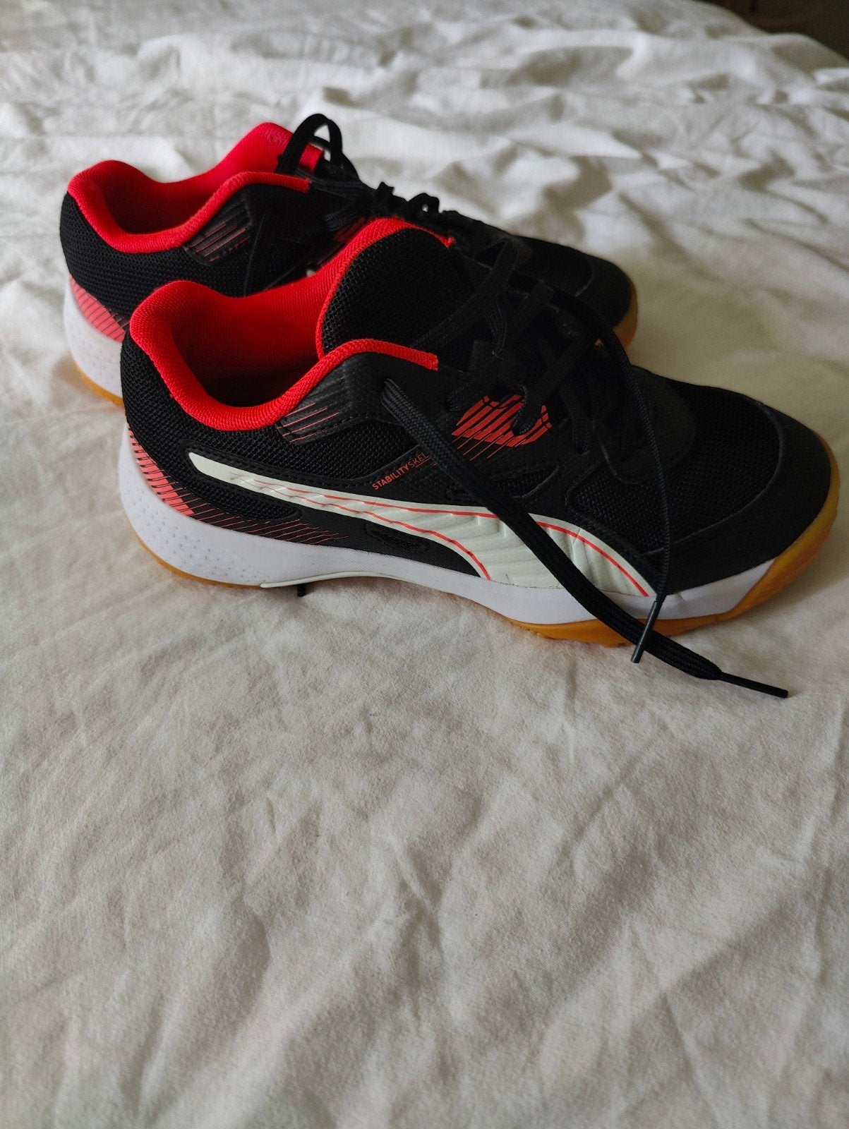 Puma Solarflash Sportschoenen Maat 34 Zwart/Rood, Puma, Nieuw, Ophalen of Verzenden, Jongen of Meisje