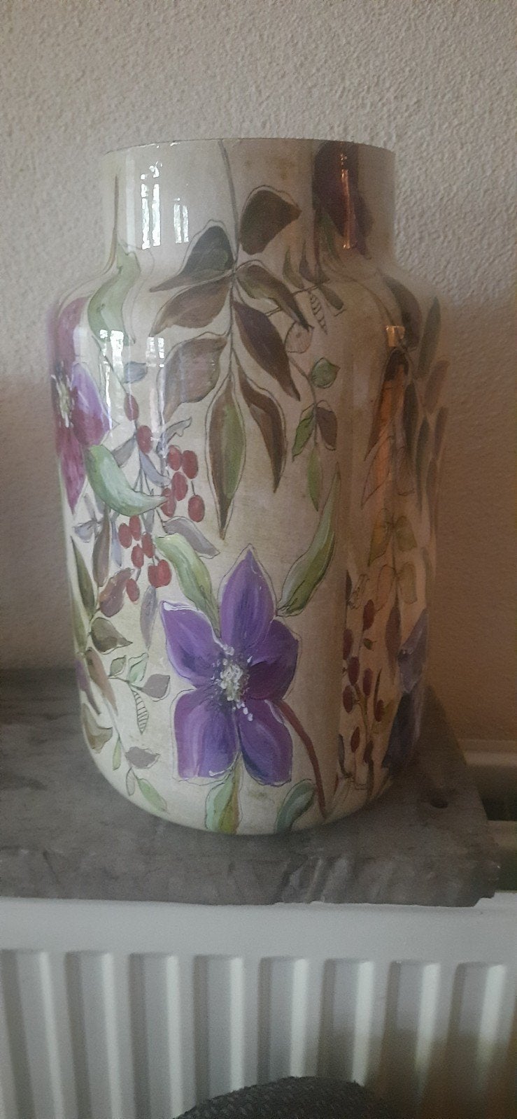 Decoratieve vaas met bloemen en bessen, Ophalen of Verzenden