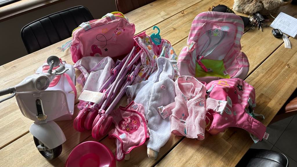 Grote originele Baby Born set: buggy, scooter, draagzak e.a., Kinderen en Baby's, Speelgoed | Poppen, Ophalen of Verzenden, Zo goed als nieuw