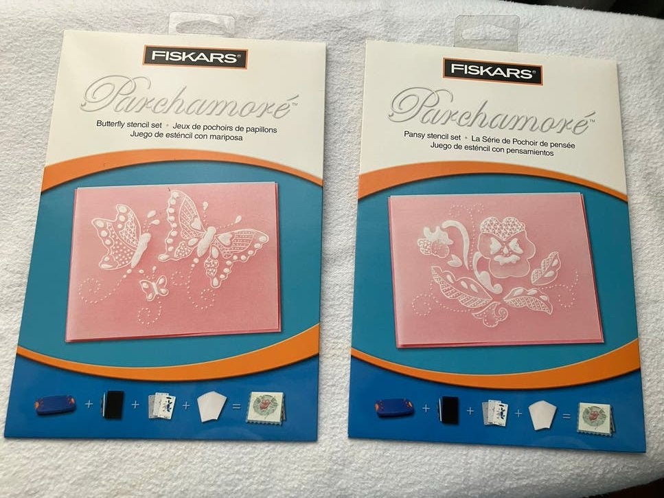 Fiskars Parchamano Embossing Stencils - Vlinders & Bloemen, Nieuw, Meerkleurig, Kunststof, Herbruikbaar